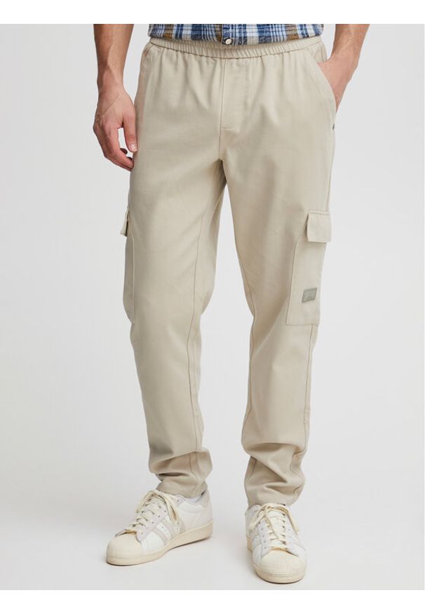 Blend Spodnie materiałowe 20715569 Beżowy Regular Fit. Kolor: beżowy. Materiał: bawełna, syntetyk