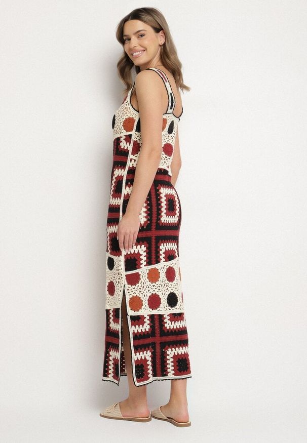 Born2be - Beżowo-Brązowa Bawełniana Sukienka Szydełkowa o Dopasowanym Kroju Atarina. Okazja: na imprezę, na co dzień. Typ kołnierza: dekolt w serek. Kolor: beżowy. Materiał: bawełna. Wzór: aplikacja. Sezon: lato. Styl: casual, elegancki, boho