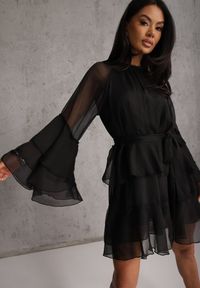 Renee - Czarna Eteryczna Sukienka z Falbanami i Wiązanym Paskiem w Talii Rivania. Kolor: czarny #3
