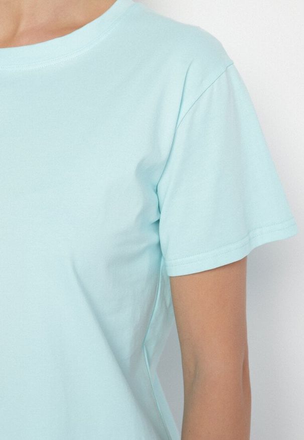 Born2be - Jasnoniebieski Gładki T-shirt z Bawełny o Klasycznym Kroju Natime. Kolor: niebieski. Materiał: bawełna. Wzór: gładki. Styl: klasyczny