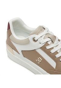 TOMMY HILFIGER - Tommy Hilfiger Sneakersy Lux Hardware Court Sneaker FW0FW07997 Khaki. Kolor: brązowy. Materiał: skóra