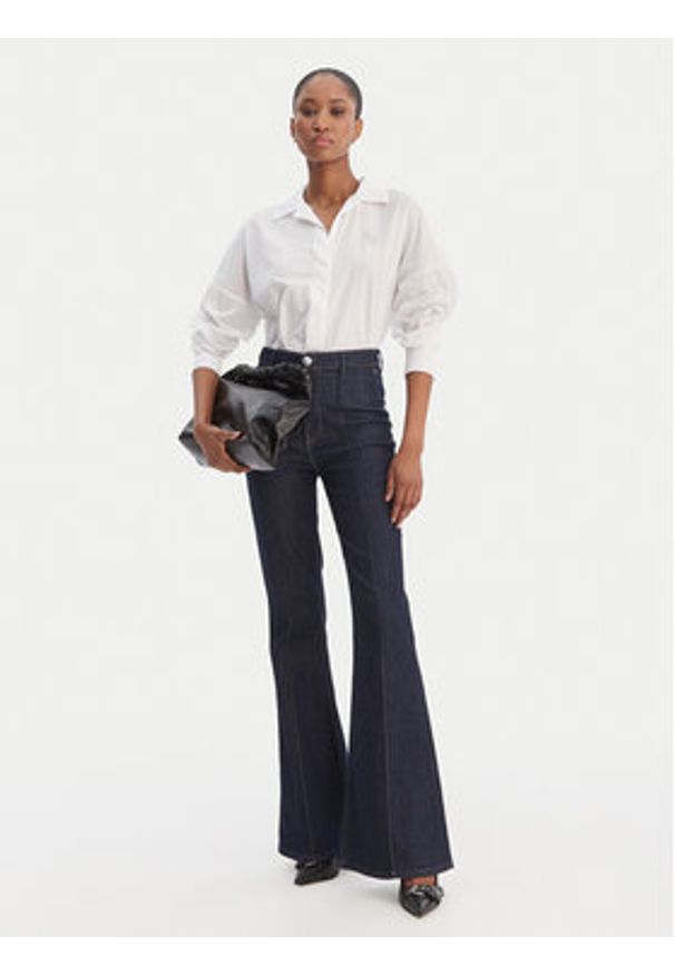 Guess Body W6RH61 WJ782 Biały Regular Fit. Kolor: biały. Materiał: syntetyk