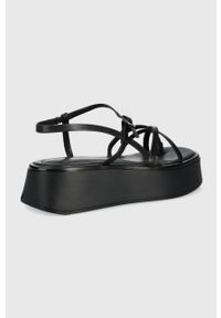 vagabond - Vagabond sandały skórzane COURTNEY damskie kolor czarny na platformie. Zapięcie: klamry. Kolor: czarny. Materiał: skóra. Wzór: gładki. Obcas: na platformie