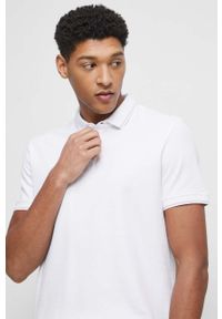 medicine - Medicine polo męskie kolor biały gładki. Typ kołnierza: polo. Kolor: biały. Materiał: dzianina. Długość: krótkie. Wzór: gładki