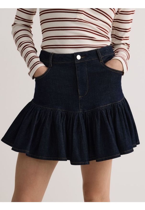 Reserved - Jeansowa spódnica mini - granatowy. Kolor: niebieski. Materiał: jeans