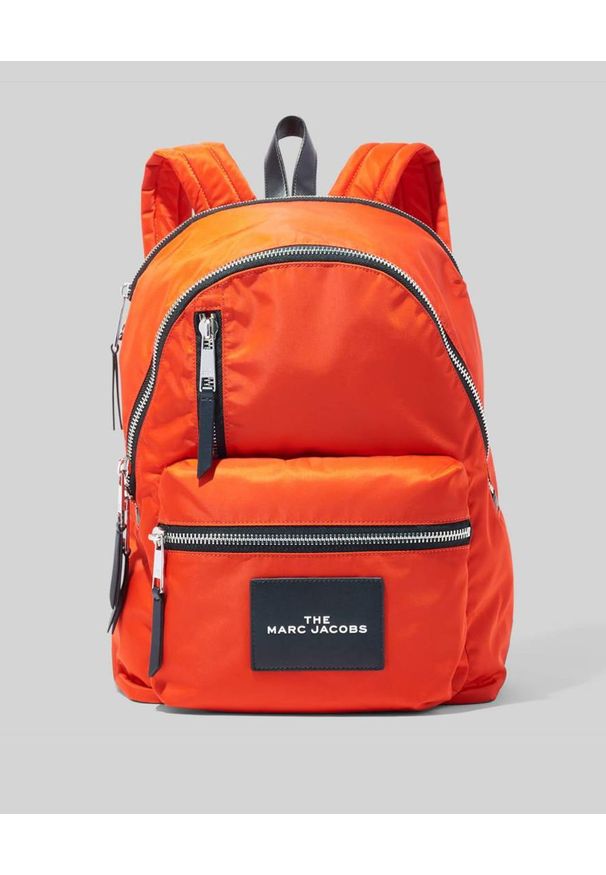THE MARC JACOBS - Pomarańczowy plecak The Zipper Backpack. Kolor: pomarańczowy. Materiał: materiał. Wzór: aplikacja
