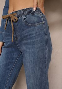 Renee - Niebieskie Bawełniane Jeansy Dzwony High Waist Ozdobione Sznurkiem Sovirra. Okazja: na co dzień. Stan: podwyższony. Kolor: niebieski. Wzór: aplikacja. Sezon: lato. Styl: klasyczny, elegancki, casual #3