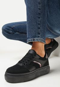 Born2be - Czarne Sznurowane Sneakersy na Płaskiej Grubej Podeszwie z Metalicznymi Wstawkami Neradel. Kolor: czarny. Materiał: materiał. Obcas: na płaskiej podeszwie