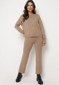 Born2be - Ciemnobeżowy Komplet z Wełną i Bawełną Sweter ze Splotem i Szerokie Spodnie Reinettia. Kolor: beżowy. Materiał: wełna, bawełna. Wzór: ze splotem #6