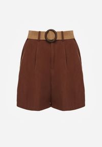Born2be - Brązowe Szorty Casual z Wiskozą Wysokim Stanem i Plecionym Paskiem Evena. Okazja: na co dzień. Stan: podwyższony. Kolor: brązowy. Materiał: wiskoza. Styl: casual #3