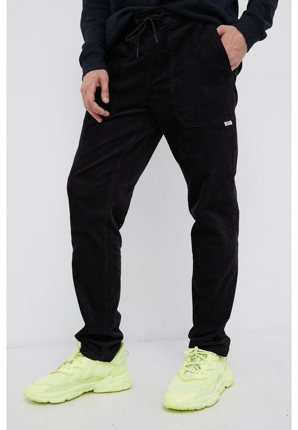 Tommy Jeans Spodnie sztruksowe DM0DM11242.4890 męskie kolor czarny dopasowane. Kolor: czarny. Materiał: sztruks