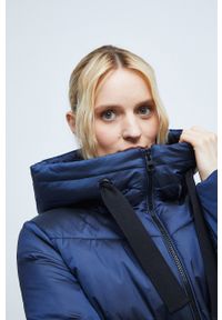 medicine - Medicine płaszcz damski kolor granatowy zimowy. Okazja: na co dzień. Kolor: niebieski. Długość: długie. Sezon: zima. Styl: casual #2