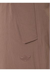 Adidas - adidas Spodnie materiałowe Premium Essentials Utility Parachute JW1087 Brązowy Loose Fit. Kolor: brązowy. Materiał: syntetyk #4