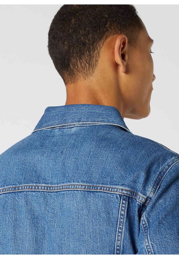 Wrangler - WRANGLER REGULAR JACKET MĘSKA KURTKA JEANSOWA BORA BLUE W443Q318F 112128870. Materiał: jeans