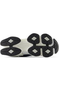 Buty unisex New Balance U9060LBB – granatowe. Kolor: niebieski. Materiał: zamsz, guma, skóra. Szerokość cholewki: normalna. Sport: turystyka piesza #5