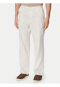 Calvin Klein Jeans Spodnie cargo LV04RF611G Beżowy jasny Relaxed Fit. Kolor: beżowy. Materiał: bawełna #1