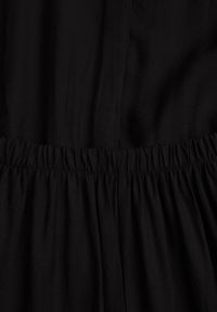 Born2be - Czarny Wiskozowy Komplet Spodnie i Bluzka Koszulowa z Wiązaniem w Talii Irinryss. Kolor: czarny. Materiał: wiskoza #3