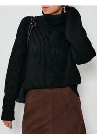 Sinsay - Prążkowany golf - czarny. Typ kołnierza: golf. Kolor: czarny. Materiał: prążkowany