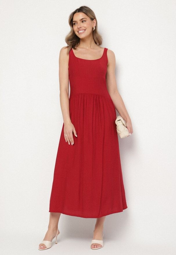 Born2be - Bordowa Wiskozowa Sukienka o Rozkloszowanym Kroju Milareina. Okazja: na co dzień. Kolor: czerwony. Materiał: wiskoza. Długość rękawa: długi rękaw. Wzór: aplikacja. Typ sukienki: rozkloszowane. Styl: casual, elegancki