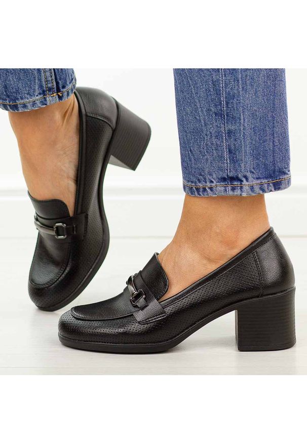 POTOCKI - Czarne półbuty damskie na obcasie, mokasyny Potocki 12774. Okazja: na spotkanie biznesowe. Kolor: czarny. Materiał: skóra. Szerokość cholewki: normalna. Sezon: wiosna, jesień. Obcas: na obcasie. Styl: biznesowy, elegancki, klasyczny. Wysokość obcasa: średni