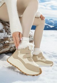 Born2be - Beżowe Sneakersy Śniegowce Vices na Grubej Podeszwie z Zapięciem na Rzep i Futrem Nelisella. Zapięcie: rzepy. Kolor: beżowy. Materiał: futro. Wzór: aplikacja. Sezon: zima #1