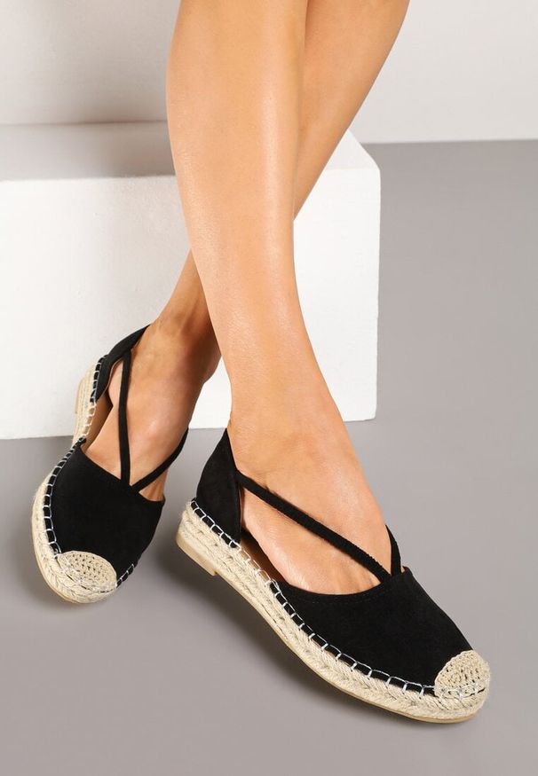 Born2be - Czarne Espadryle z Plecioną Podeszwą i Wycięciem po Bokach Anniran. Okazja: na co dzień. Kolor: czarny. Materiał: satyna. Sezon: lato. Styl: casual, klasyczny, elegancki