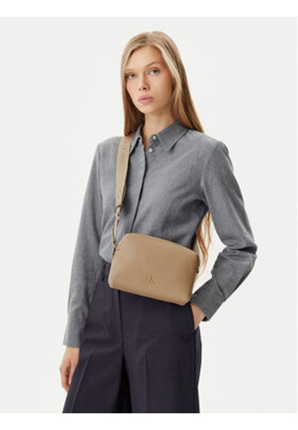 Calvin Klein Jeans Torebka Ultralight Camera Bag21 Pu LV04K3124G Beżowy. Kolor: beżowy. Materiał: skórzane