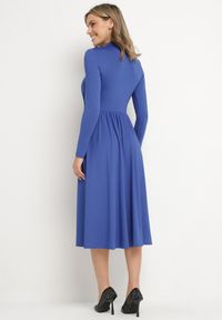 Born2be - Niebieska Rozkloszowana Sukienka z Ozdobnym Wycięciem i Usztywnioną Linią Ramion Rivfedi. Okazja: na co dzień, na imprezę. Kolor: niebieski. Długość rękawa: długi rękaw. Typ sukienki: proste. Styl: casual, elegancki #6