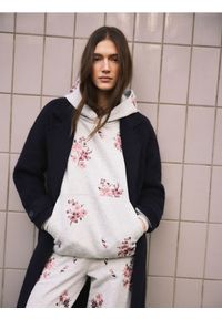 Reserved - Bluza z haftowanym wzorem - jasnoszary. Kolor: szary. Materiał: bawełna, dzianina. Wzór: haft #1