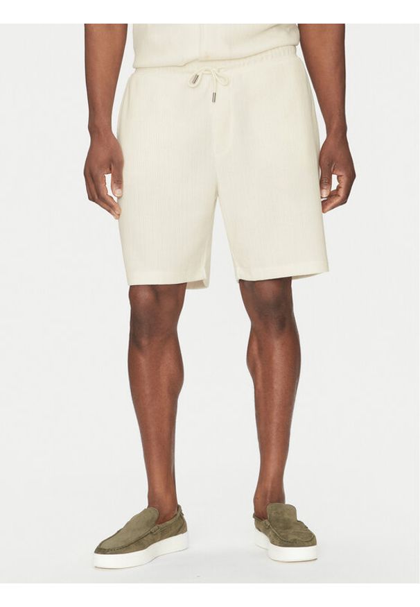 Guess Szorty sportowe M5GD41 KCRY0 Écru Regular Fit. Materiał: syntetyk. Styl: sportowy