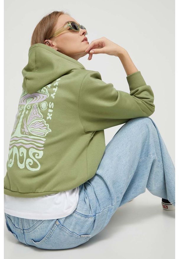 Vans bluza damska kolor zielony z kapturem z nadrukiem. Typ kołnierza: kaptur. Kolor: zielony. Wzór: nadruk