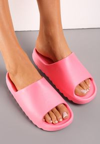 Born2be - Fuksjowe Piankowe Klapki na Podeszwie z Wycięciami Ferietta. Okazja: na co dzień. Kolor: różowy. Sezon: lato. Styl: casual #5