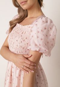 Born2be - Różowa Sukienka w Kwiaty z Tencelu o Rozkloszowanym Fasonie z Bufiastymi Rękawami Viviare. Okazja: do pracy, na co dzień. Kolor: różowy. Materiał: tkanina. Wzór: kwiaty. Typ sukienki: proste, rozkloszowane. Styl: elegancki, casual #4