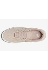 Buty do chodzenia damskie Nike W Air Force 1 Sage. Zapięcie: sznurówki. Kolor: różowy. Materiał: syntetyk, tkanina, skóra, materiał. Szerokość cholewki: normalna. Model: Nike Air Force. Sport: turystyka piesza