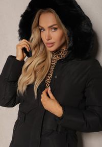 Renee - Czarna Pikowana Kurtka Taliowana z Odpinanym Kapturem i Futerkiem Raithia. Okazja: na co dzień. Kolor: czarny. Materiał: futro. Wzór: aplikacja. Styl: casual, elegancki #5