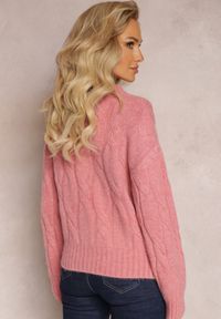 Renee - Ciemnoróżowy Klasyczny Sweter w Ozdobny Splot Olgame. Kolor: różowy. Materiał: tkanina, dzianina. Wzór: ze splotem. Styl: klasyczny