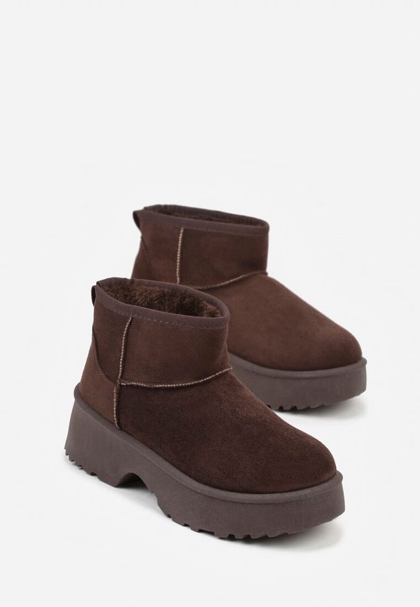 Renee - Ciemnobrązowe Śniegowce z Imitacji Zamszu o Wsuwanym Fasonie na Platformie Reilessa. Kolor: brązowy. Materiał: zamsz. Obcas: na platformie. Styl: klasyczny