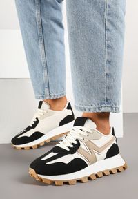 Renee - Czarno-Beżowe Sneakersy Ozdobione Geometrycznym Motywem Aluthia. Okazja: na co dzień. Kolor: czarny. Materiał: jeans. Wzór: geometria, aplikacja #3