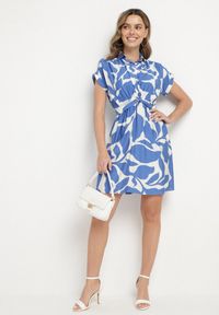 Born2be - Niebieska Taliowana Sukienka z Wiskozą z Geometrycznym Wzorem Galadira. Okazja: na spacer, na imprezę, na co dzień. Kolor: niebieski. Materiał: wiskoza. Wzór: geometria. Styl: casual, klasyczny #6