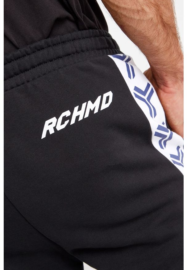 John Richmond Sport - SPODNIE DRESOWE ABLAX JOHN RICHMOND. Materiał: dresówka. Wzór: napisy
