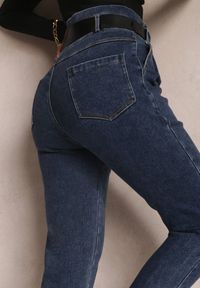 Renee - Granatowe Jeansy Mom Fit z Paskiem Astera. Stan: podwyższony. Kolor: niebieski. Styl: elegancki #4
