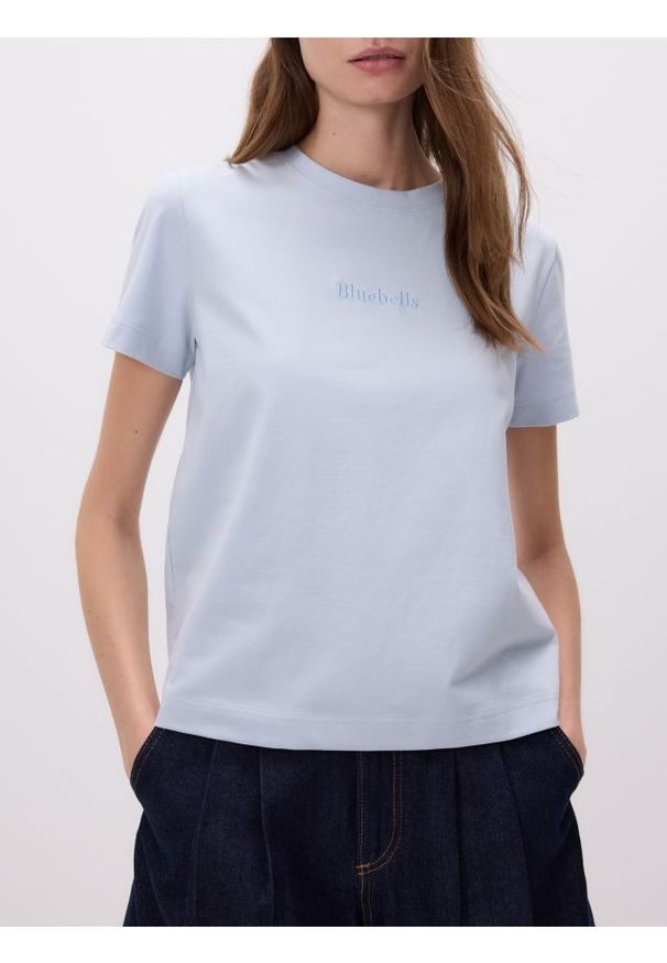 Reserved - T-shirt z haftem - jasnoniebieski. Kolor: niebieski. Materiał: bawełna. Wzór: haft