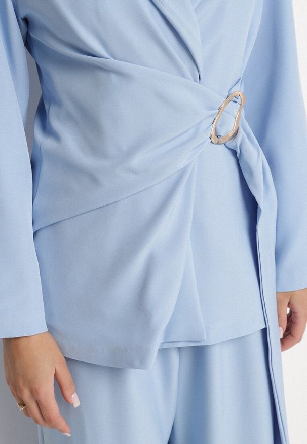 Born2be - Niebieski Garnitur Marynarka Kopertowa i Szerokie Spodnie Loose Milbia. Kolor: niebieski