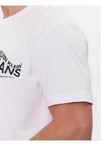 Calvin Klein Jeans T-Shirt J30J324026 Biały Regular Fit. Kolor: biały. Materiał: bawełna #3