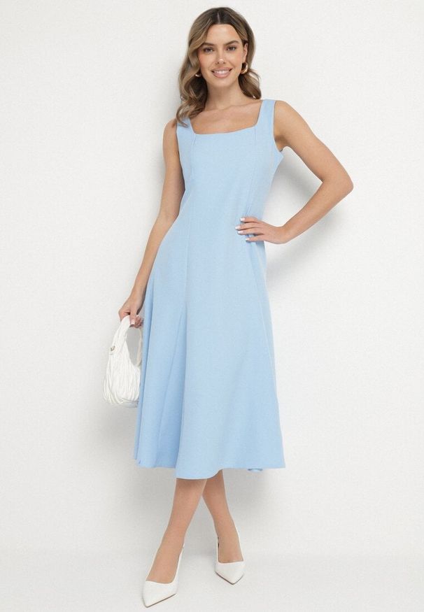 Born2be - Niebieska Klasyczna Sukienka o Rozkloszowanym Kroju Delure. Okazja: na imprezę. Typ kołnierza: dekolt kwadratowy. Kolor: niebieski. Wzór: aplikacja. Styl: klasyczny