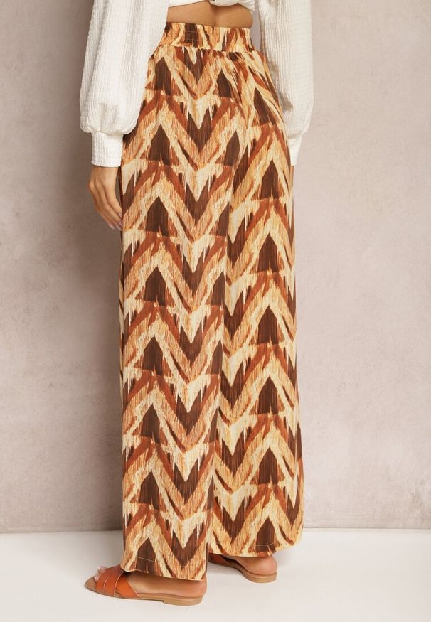 Renee - Beżowo-Brązowe Szerokie Spodnie z Gumką i Wiązaniem w Talii Vayolet. Okazja: na co dzień. Kolor: beżowy. Materiał: tkanina. Styl: casual