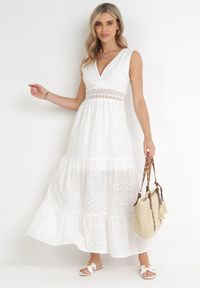 Born2be - Biała Haftowana Sukienka Maxi z Kopertowym Dekoltem i Cienkimi Gumkami w Pasie z Bawełny Sabinel. Typ kołnierza: dekolt kopertowy. Kolor: biały. Materiał: bawełna. Długość rękawa: bez rękawów. Wzór: haft. Sezon: wiosna, lato. Typ sukienki: kopertowe. Długość: maxi #1