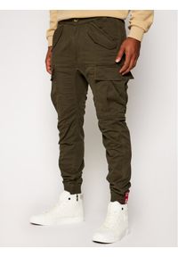 Alpha Industries Joggery Airman 188201 Zielony Tapered Fit. Kolor: zielony. Materiał: bawełna #1