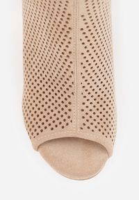 Born2be - Beżowe Sandały Vices z Ekozamszu na Obcasie Zdobione Ażurowymi Wycięciami Jeliri. Nosek buta: otwarty. Kolor: beżowy. Wzór: ażurowy, aplikacja. Obcas: na obcasie. Wysokość obcasa: średni #9