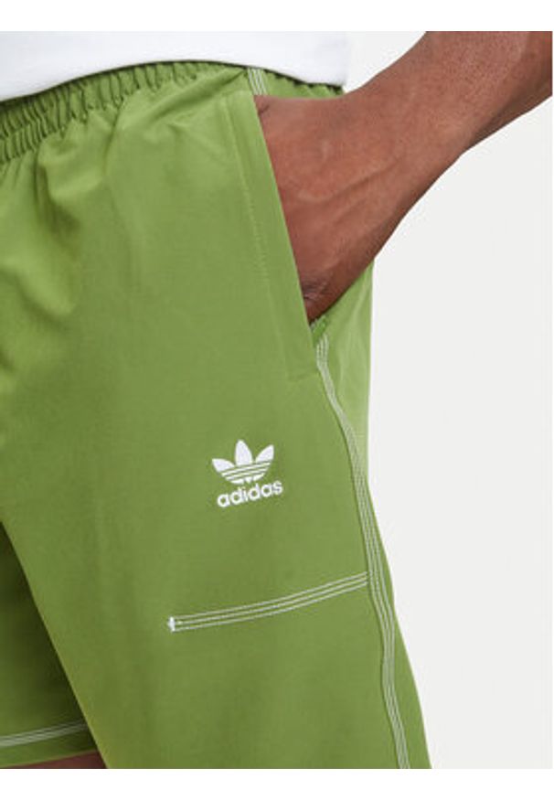 Adidas - adidas Szorty sportowe Trefoil Essentials KA8540 Zielony Loose Fit. Kolor: zielony. Materiał: syntetyk. Styl: sportowy